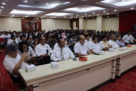 Peserta kuliah umum(sumber:unsrat.ac.id)
