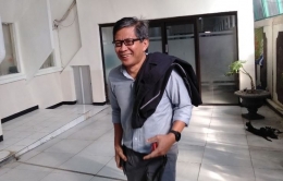Rocky Gerung di Pengadilan Negeri Jakarta Selatan saat Bersaksi di persidangan Ratna Sarumpaet(KOMPAS.com/Walda)