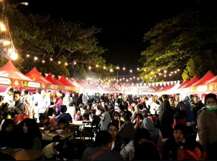 Malam-malam pergi ke festival kuliner demi liputan (Dokumentasi pribadi)