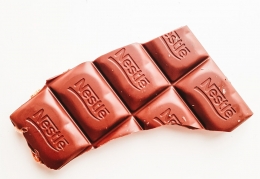 cokelat Nestle (unsplash.com/Inma Leisele
