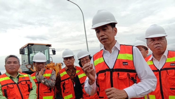 Presiden Joko Widodo meninjau dan resmikan TPA Regional Banjar Bakula di Gunung Kupang, Banjarbaru, Jum'at (07/02) sore. | Dok. pribadi