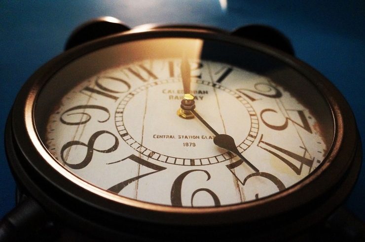 Ilustrasi jam kerja on time | Sumber gambar : pixabay.com