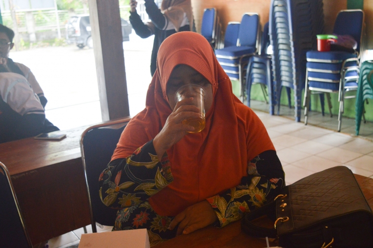 Mahasiswi Undip Menginovasikan Teh Rambut Jagung sebagai Mahasiswi Undip Menginovasikan Teh Rambut Jagung sebagai