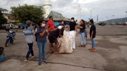 Komunitas Bank Sampah Watogokok Perangi Sampah di Pelabuhan Laut Kota Larantuka kabupaten Flores Timur NTT | dokpri