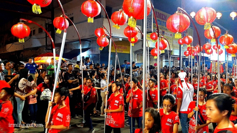 Pembawa lampion dari Vihara Dhanagun (Dokpri)