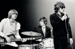 Brian Jones (kiri) bersama The Rolling Stones/nytimes.com