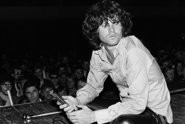 Jim Morrison, membalut rock n' roll dengan puisi/rollingstone.fr