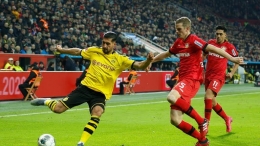 Salah satu aksi Emre Can di laga debutnya bersama Borussia Dortmund (9/2). Sumber gambar: Reuters.com