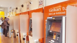 Galeri ATM BNI Cabang UGM Yogyakarta. Di sini masih terdapat mesin tarik tunai pecahan Rp20.000 yang legendaris| Dokumentasi pribadi