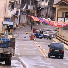Salah satu pemandangan kota Marawi, Filipina selama bentrok dengan ISIS di tahun 2017. Sumber foto: ABS-CBN News.com