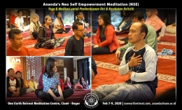 Para peserta sedang berlatih meditasi NSE . (Sumber foto: anandashram.or.id)