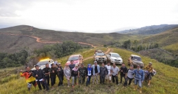 Rombongan Bupati Indah Putri Indriani saat melintas di Puncak Sodangan menuju ibukota Kecamatan Seko (sumber: portal.luwuutarakab.go.id)