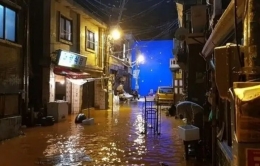 Banjir di apartemen kumuh di film Parasite (CJ Enm Corporation, dimuat Kompas.com)