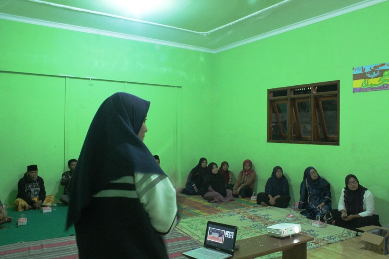 Mahasiswa KKN bersama Masyarakat Berdiskusi Mengenai Pengelolaan Persampahan di Desa Simpur | Dokpri
