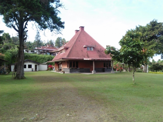 Villa Bela Vista, bergaya bangunan Belanda yang masih ada di Bukit Gundaling, Berastagi (dokpri)