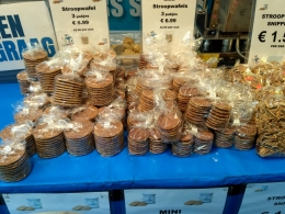 Homemade Stroopwafels yang sudah dalam kemasan, siap dijadikan oleh-oleh! Photo by Hallora