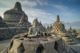 Kompleks Candi Borobudur tidak lepas dari aksi vandalisme. Sumber gambar: sayaajarkan.com