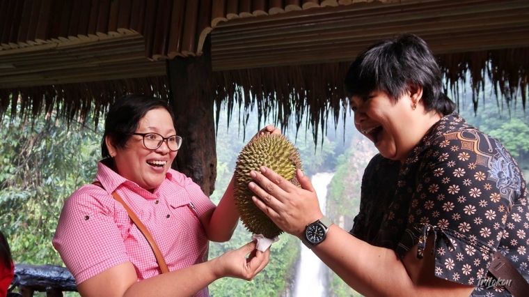Berebut Durian Cakalang (Dokumen Pribadi)