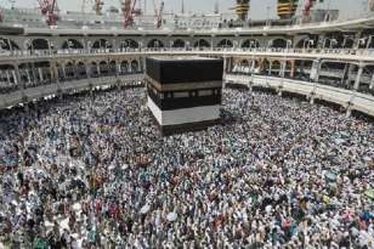 Jemaah haji mengeliling Ka'bah di Mekkah, Saudi Arabia.(Associated Press/Mosa'ab Elshamy) / Kompas.com