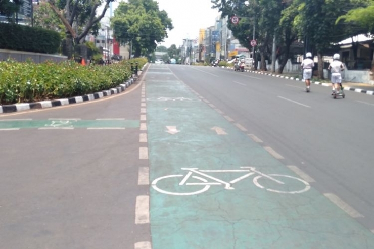 Jalur sepeda di sepanjang jalan Fatmawati, Jakarta Selatan, Kamis (10/10/2019)| Sumber: Kompas.com/Walda Marison