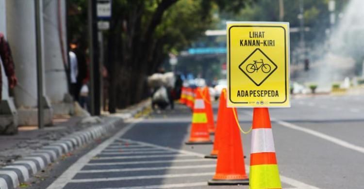 Ilustrasi lajur khusus sepeda: Rakyat Merdeka.
