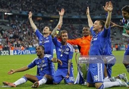 Chelsea adalah contoh tim kaya yang sukses membuktikan mentalitas juara dengan meraih trofi Liga Champions 2012. (sumber foto: VI Images via Getty Images)