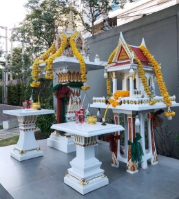 Saan Phra Phum yang dibuat lebih tinggi dari Saan Chao Thii | Sumber: dokpri