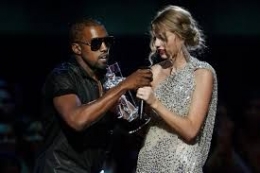 Insiden Kanye dan Taylor |sumber: rollingstone.com
