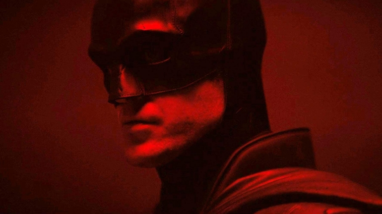 Kostum Batman versi Robert Pattinson (sumber: IMDb)