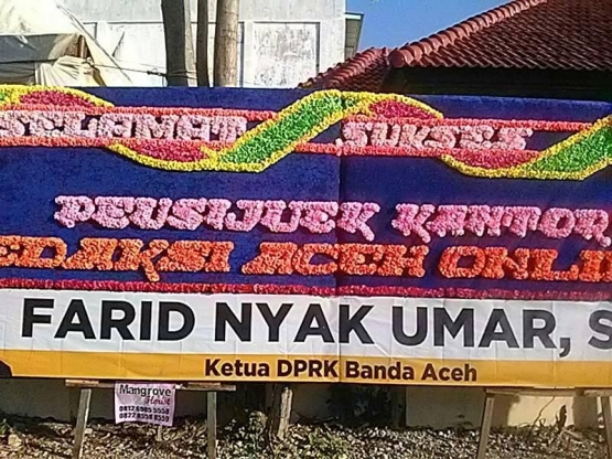 Karangan Bunga dari Ketua DPRK Farid Nyak Umar
