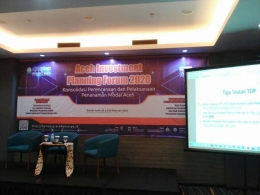 Spanduk pada acara Aceh Investment Planning Forum 2020