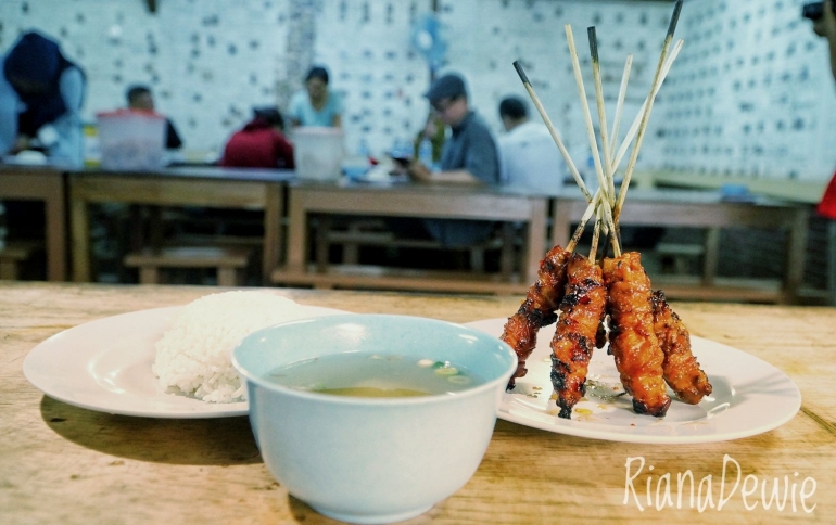 Sate Merah dan Sate Kanak (ujung tusukan warna hitam) - Dok. Riana Dewie