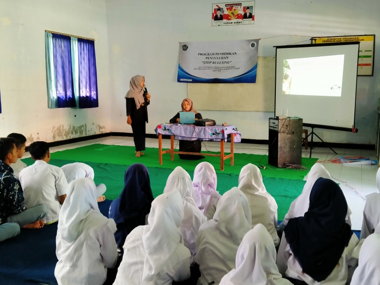 Mahasiswa KKN Kelompok 26 Universitas Muhammdiyah Jember Gelar Sosialisasi Di Sekolah Menengah Pertama Desa Arjasa, Kec. Sukowono, Jember
