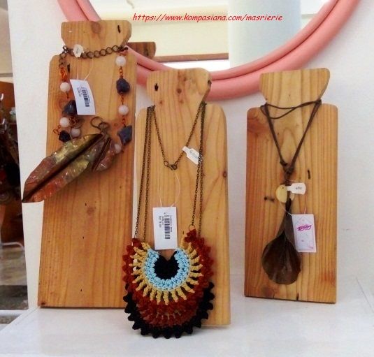 Kalung Handmade Craft , di Kerabat Store , Bandung. Dokpri