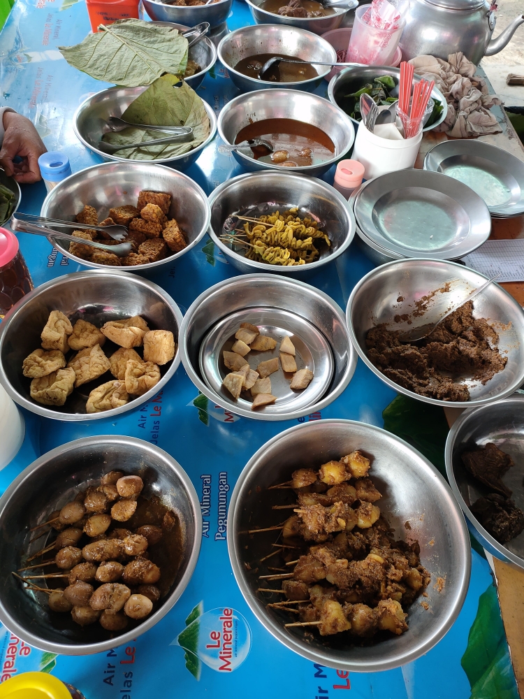 Menu Nasi Jamblang (sumber: J.Haryadi)