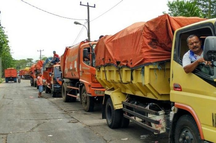 Ilustrasi gambar sopir truk di tengah kemacetan. (sumber: kompas.com)