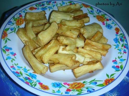 Singkong goreng. Photo by Ari