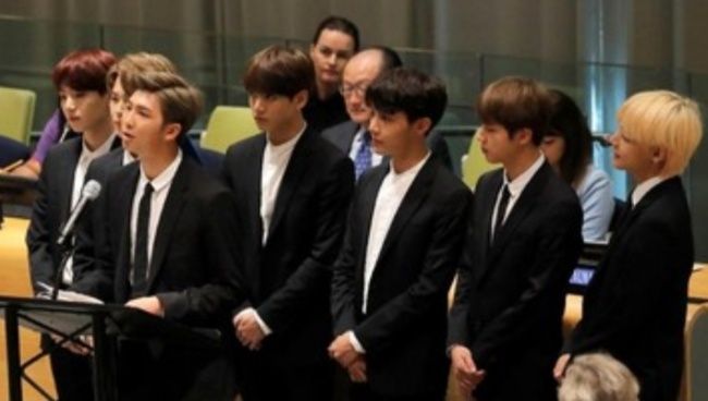 Ke-7 member BTS menyampaikan pidato di markas PBB (Foto: REUTERS/Caitlin Ochs).