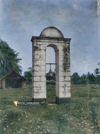 Tugu lonceng khas Landhuis