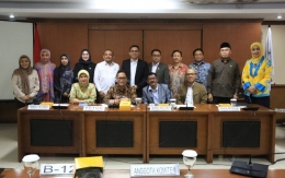 Ilustrasi: Penulis bersama Senator DPD-RI Komite II pada RDPU RUU atas Revisi UUPS, Senayan Jakarta (22/1). Sumber: Dok. DPD RI. 