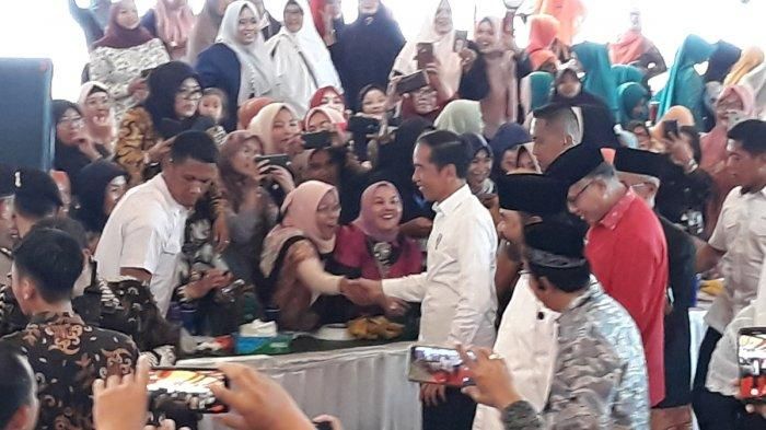 Presiden Jokowi saat di Aceh (tribunnews.com)