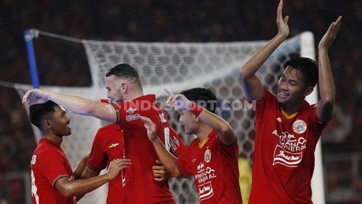 Para pemain Persija merayakan gol Heri Susanto. (Indosport.com)