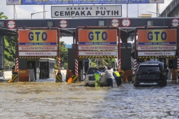 Ilustrasi: Banjir Jakarta Sumber: Sandro Gatra-Megapolitan Kompas (24/2) https://megapolitan.kompas.com/read/2020/02/24/09195921/kritik-anies-ketua-dprd-dki-nilai-sop-penanganan-banjir-tidak-jelas