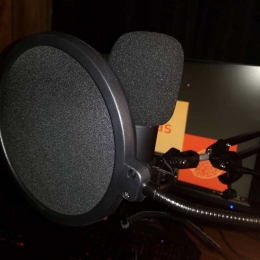 Pop Filter. Credits to @faroutideas on Instagram