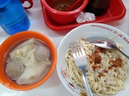 Makan siang di Bakmi Tasik -- dok. fennibungsu