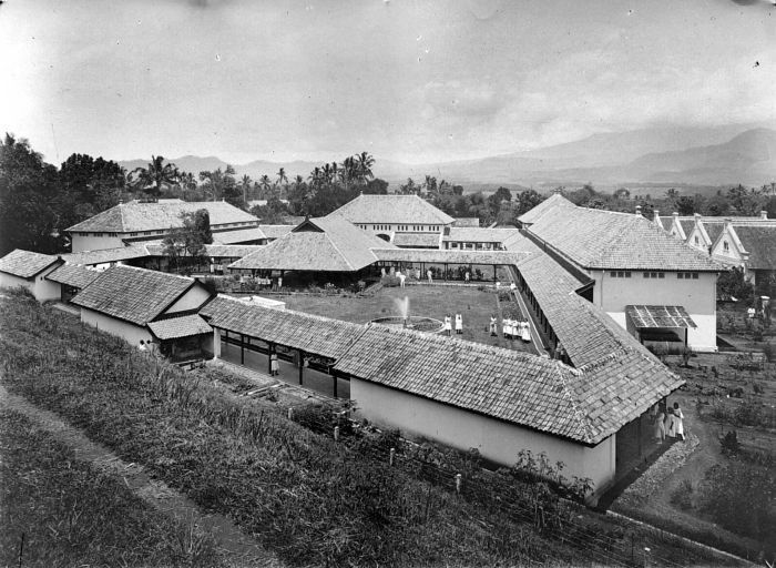 Sekolah MULO, Ilustrasi : Bukit Tinggi Salingka Agam Heritage | https://melancongkebukittinggi.wordpress.com/
