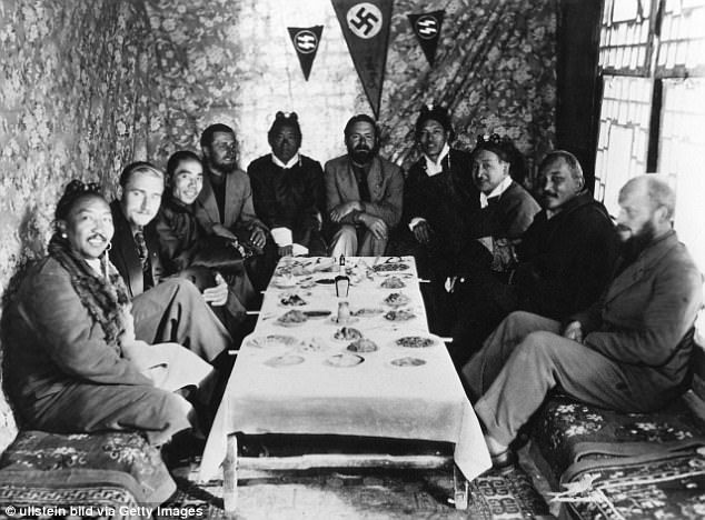 Ernest Schafer (penjelajah Jerman) dalam ekspedisi di Tibet untuk Ahnenerbe NAZI (sumber: www.dailymail.co.uk)