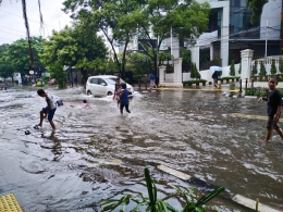 Di depan Gondangdia. Dokpri.