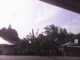 Satu titik di Desa Angkinang Selatan, tempat pemasangan batang bambu balampu, untuk sambut pelaksanaan HGS Tahun 2020 M / 1441 H. (foto : akhmad husaini)