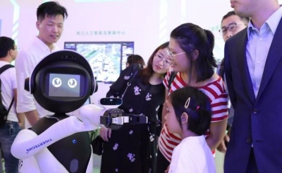 Robot berbasis AI | xinhuanet.com